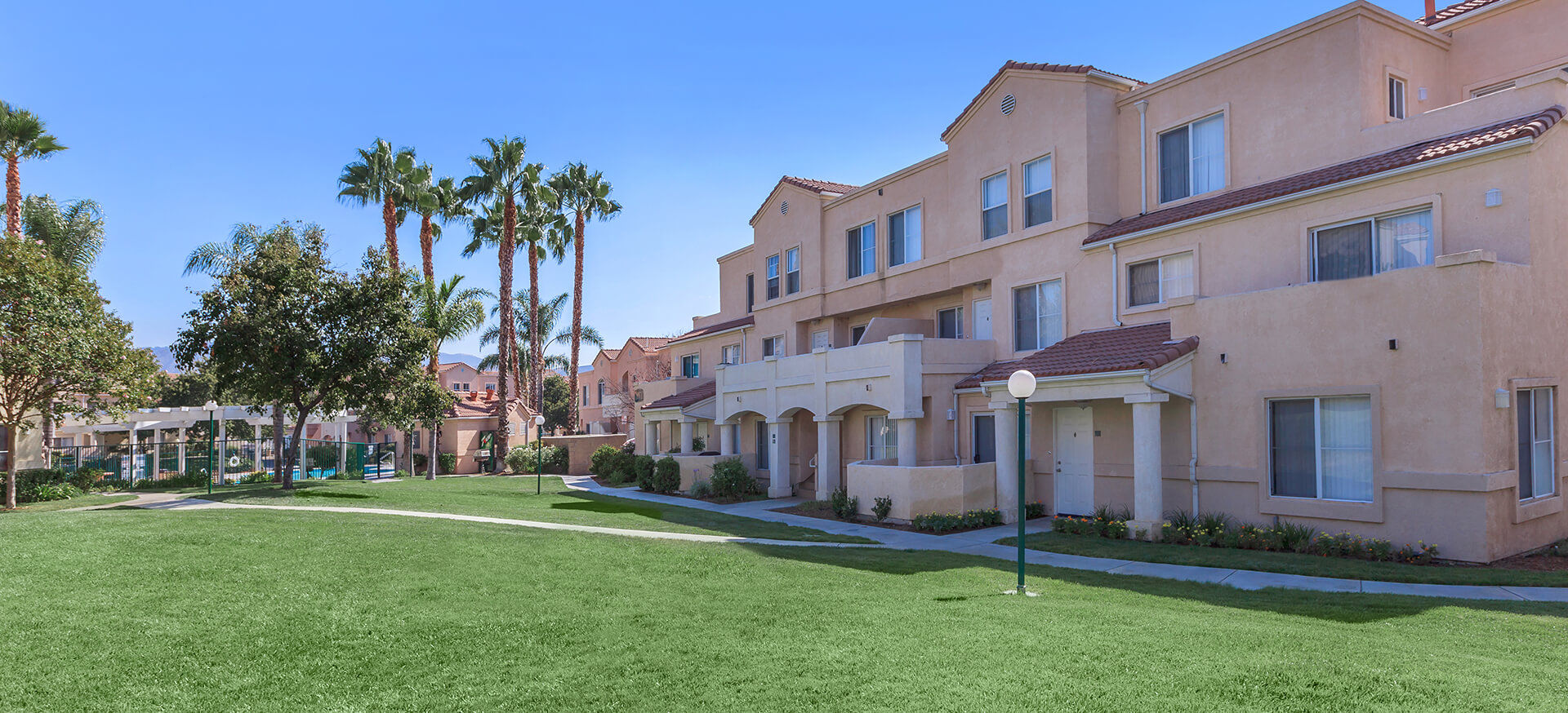 River Ranch Townhomes & Apartments Apartments in Santa Clarita, CA